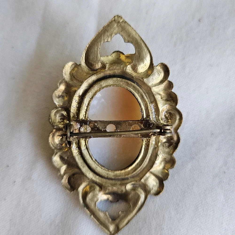 Vtg/Antique Hand Carved Genuine Shell Cameo Brooch